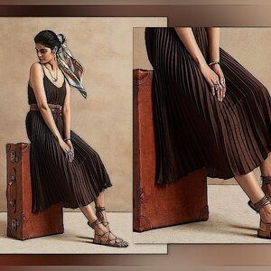 🤎Banana Republic Satin Pleated Midi Dress in Mocha Brown, M Tall, NWT✨